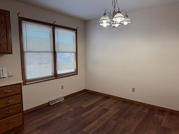 4th image of 4024 Canterbury Dr