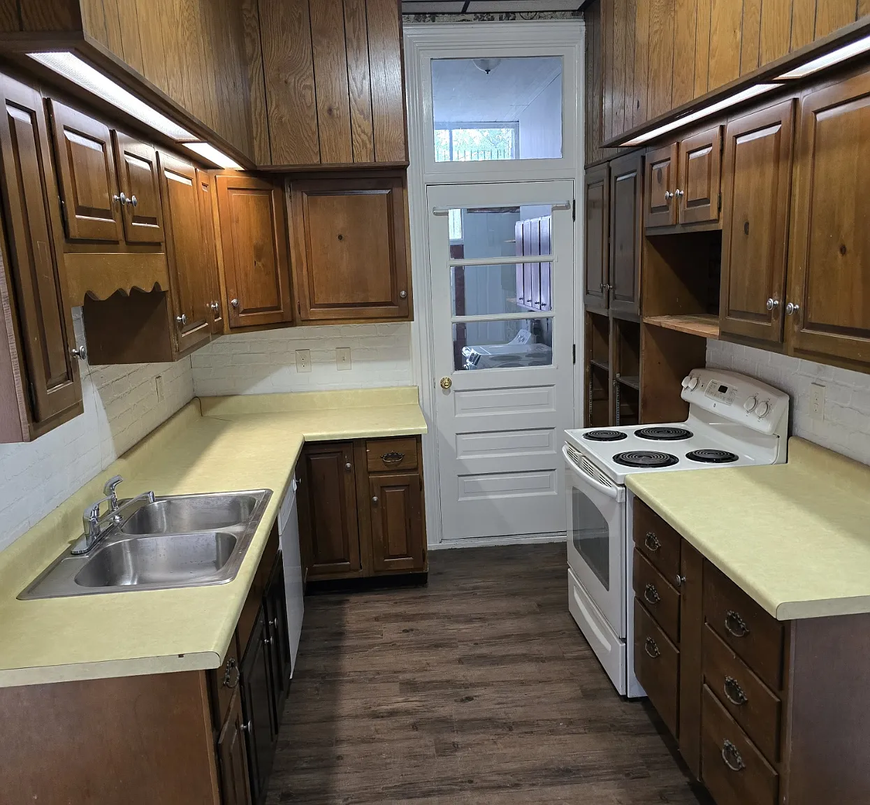 4 bed, 1.5 bath, 2000 sqft, $1,700 — Photo 4