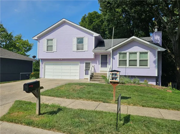 6804 Orchard St, Pleasant Valley, MO 64068