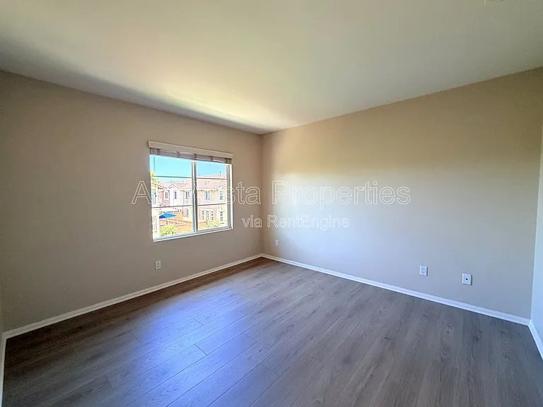 1349 Isabella Way — Photo 13