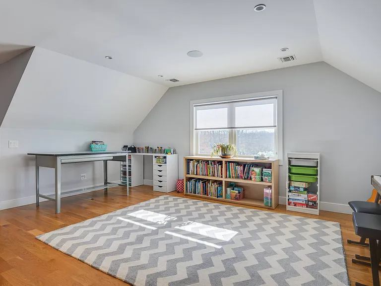 50 Squires Blvd — Photo 15
