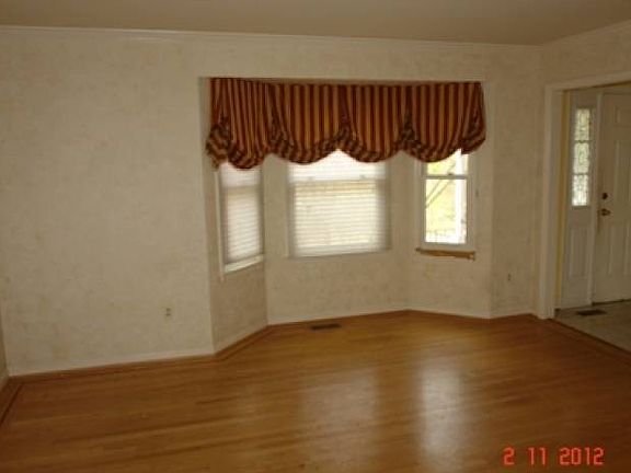 Entry / Living room