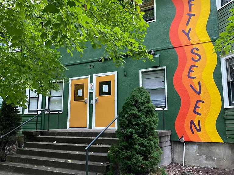 57 Alberta — Photo 15