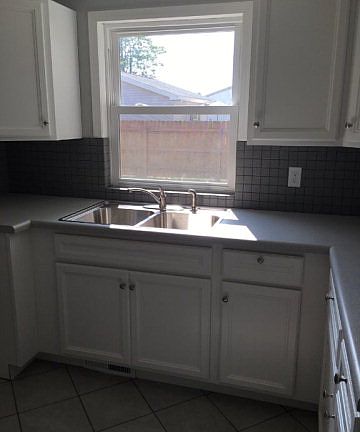 5th image of 209 N Scott St