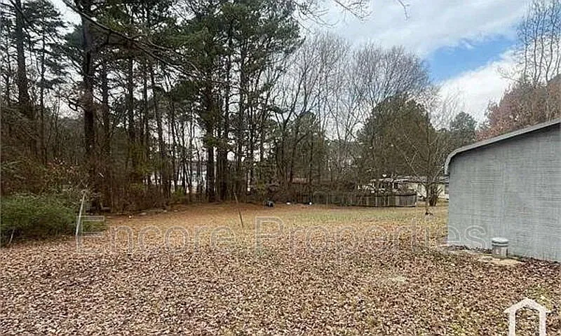 4 bed, 2.0 bath, 1350 sqft, $2,100 — Photo 4