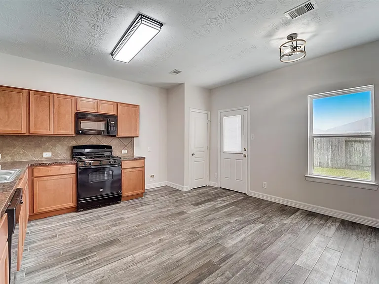 315 Apache Field Ln — Photo 12
