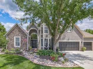 14573 S Twilight Ln, Olathe, KS 66062