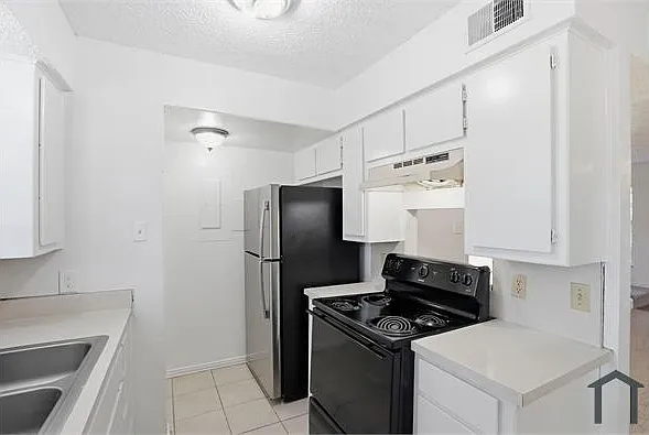 201 Cambridge Dr — Photo 9