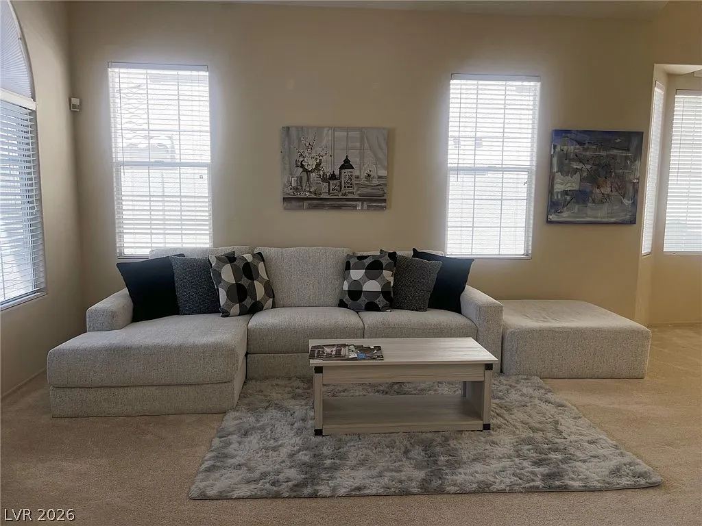 4 bed, 2.5 bath, 3206 sqft, $5,000 — Photo 4
