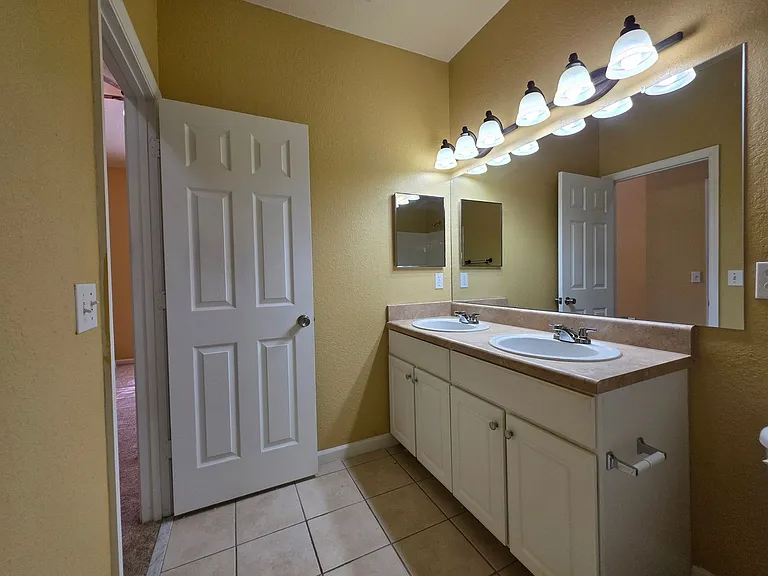 5065 NW 45th Rd #103 — Photo 23