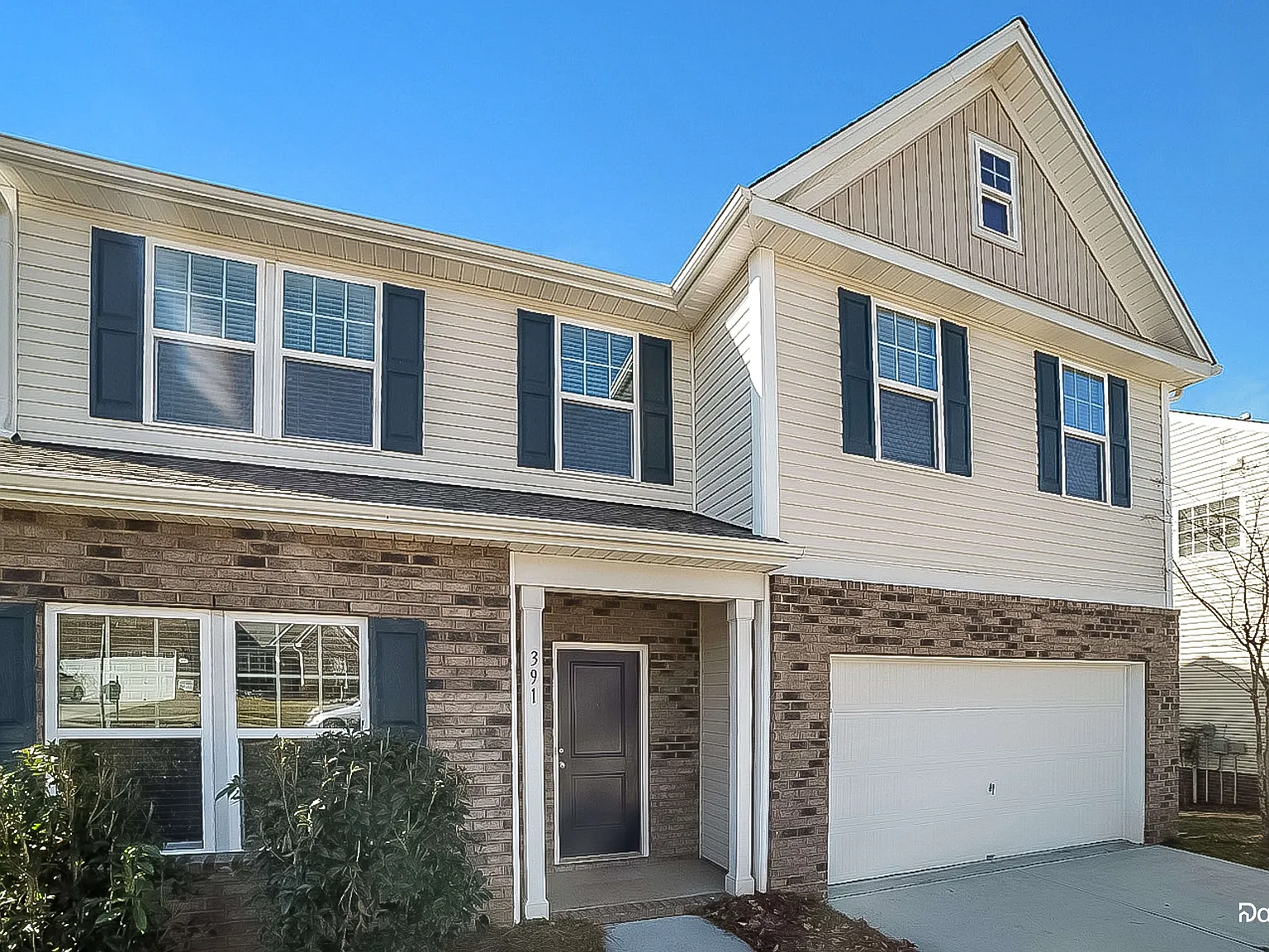 4 bed, 2.5 bath, 2764 sqft, $2,360 — Photo 2