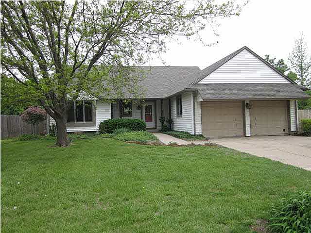 1st image of 328 Oakwood Ct