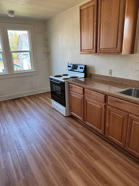 2 bed, $1,800 — Photo 2