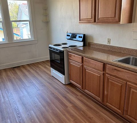2nd image of 814 Q Ave