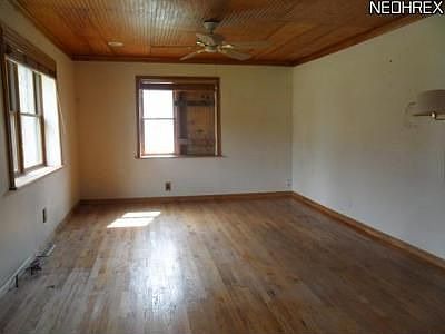 5th image of 16063 Vale St