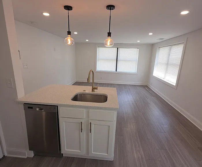 4042 Harrison St #302 — Photo 5