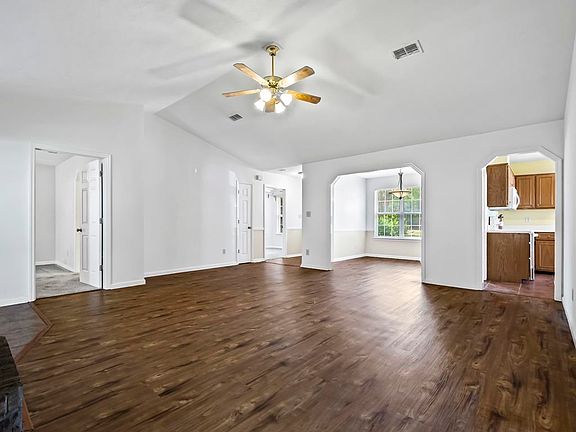 4th image of 46 Jasmine Dr
