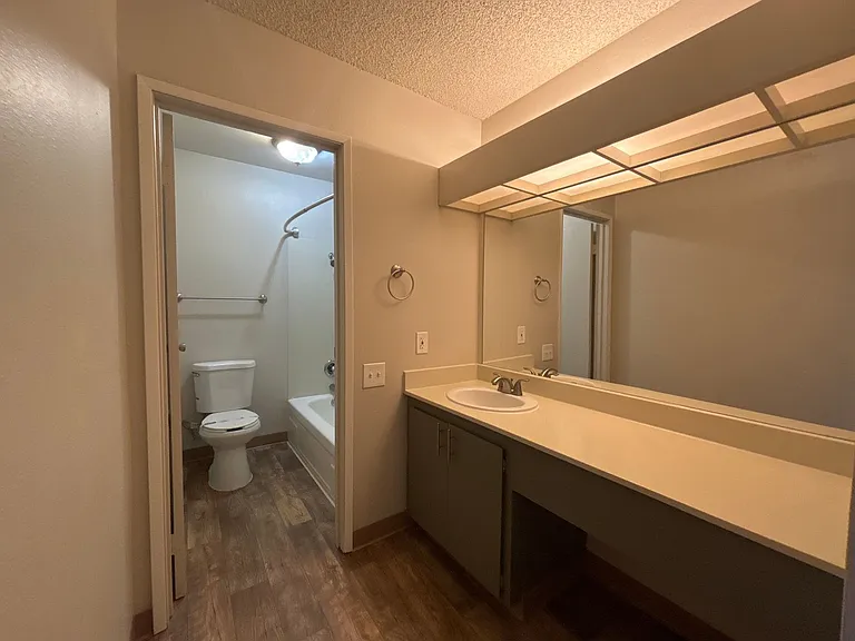 Near Everything, All Amenities! 1616 Q Street, Camellia Court Apartments — Photo 8