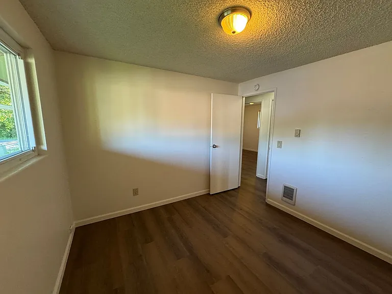 120 SE Salmon St — Photo 26