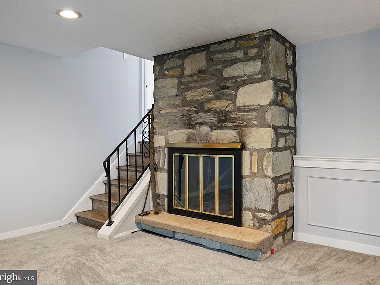 601 Cathcart Rd — Photo 24