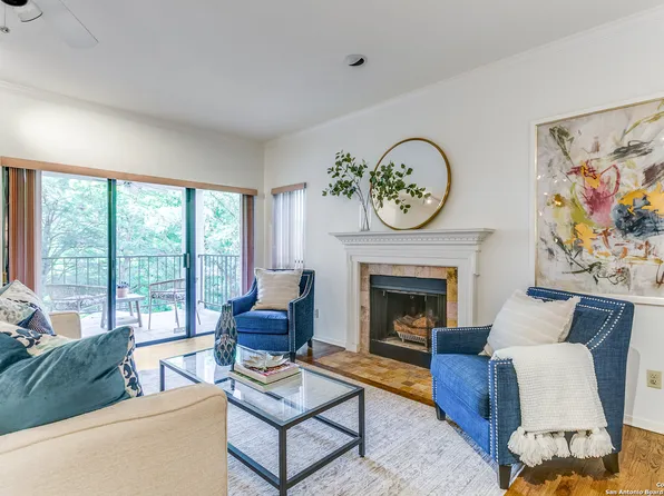 1022 Navarro #306, San Antonio, TX 78205