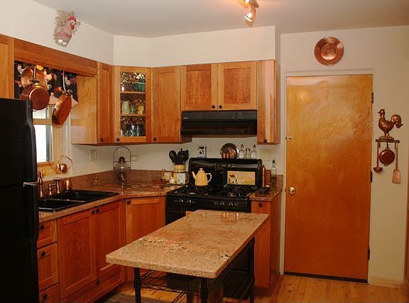 3rd image of 641 Robinhood Ln