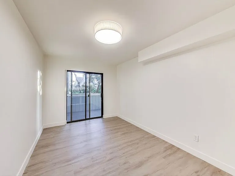 95 41st St #201 — Photo 8