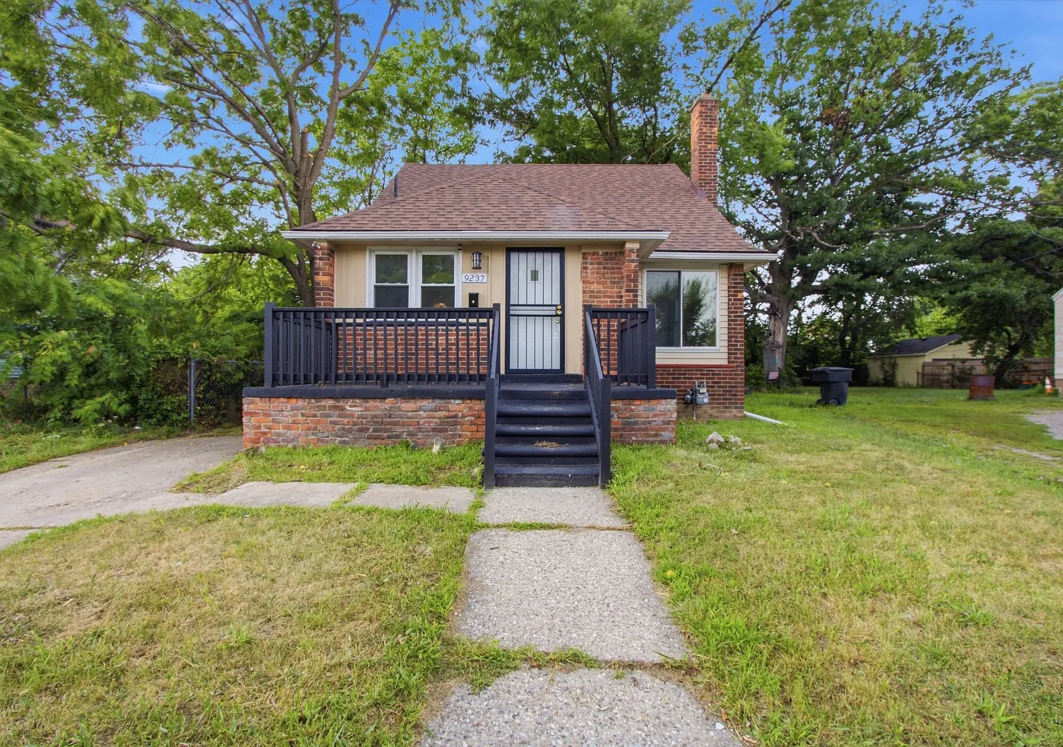 9237 Birwood St — Photo 1