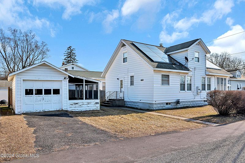 4th image of 15 Hudson Avenue