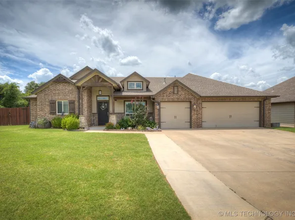 5440 Skylane Pl, Sand Springs, OK 74063
