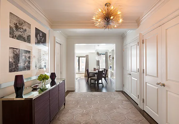 Sold by Sloane Square | media 16