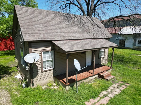 705 E 1st North St, Kaufman, TX 75142