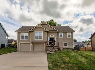 10919 N Skiles Ct, Kansas City, MO 64157