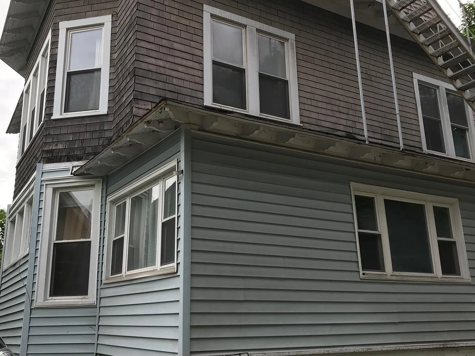 8 bed, $900 — Photo 1