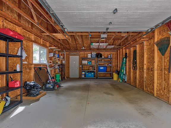3rd image of 25181 McClelland Dr