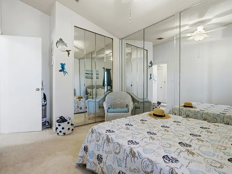 601 E Burgess Rd — Photo 15