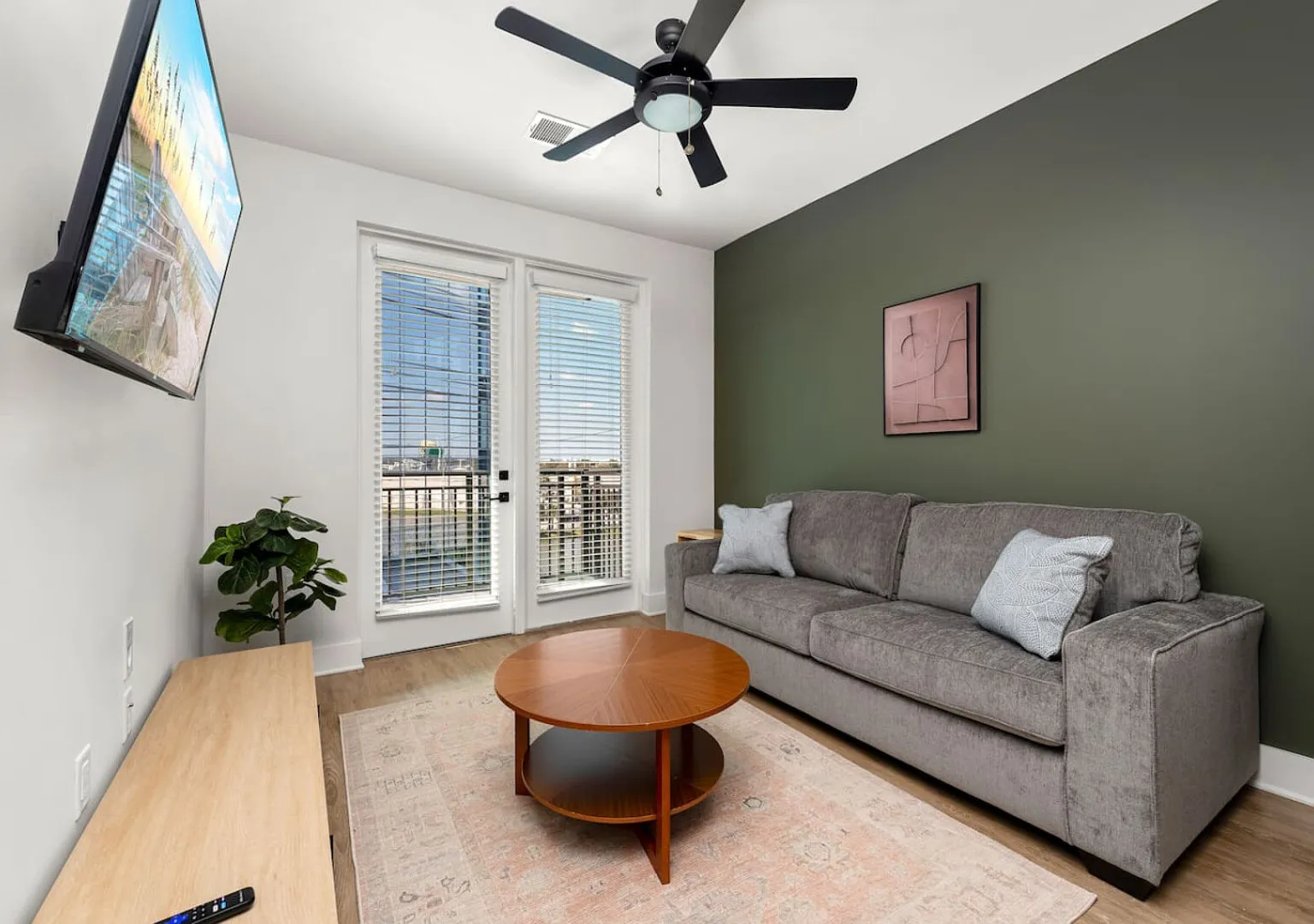 Spectacular 1-Bedroom | Walk to Raymond James! — Photo 1
