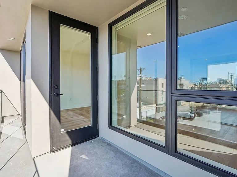 10431 Santa Monica — Photo 23