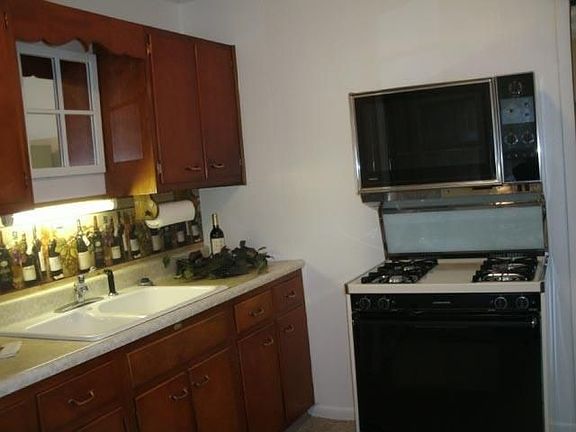 4th image of 2703 S Mulberry St