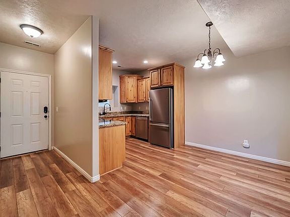 3rd image of 2409 W Adelaide Dr