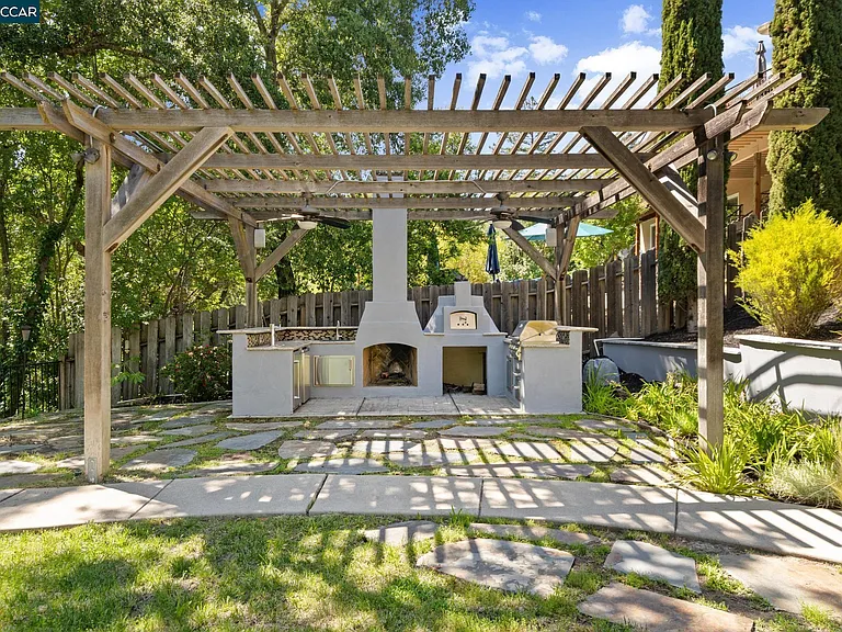 1021 Windsor Dr — Photo 31