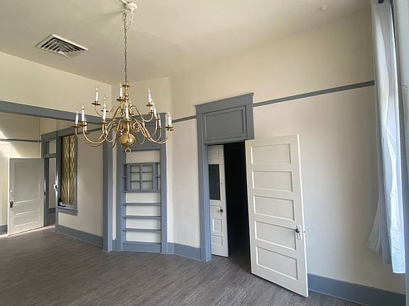 5th image of 105 1/2 S Main St