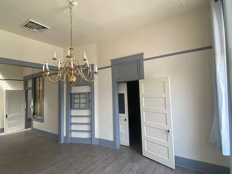 105 1/2 S Main St — Photo 5