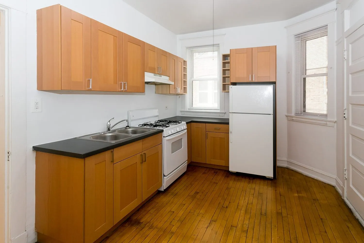 5700 S. Blackstone Avenue — Photo 2
