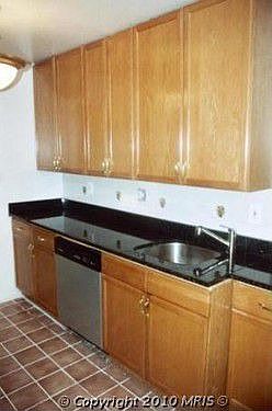 4th image of 8371 Stationhouse Ct