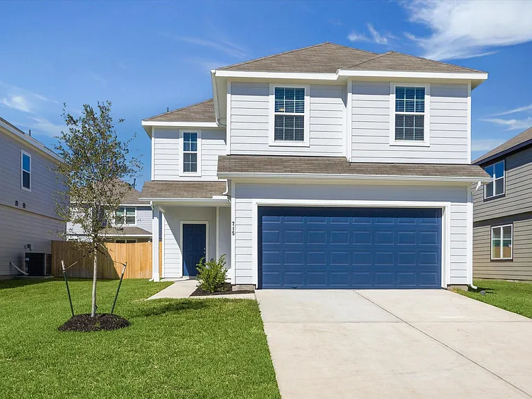 715 Gavin Walker Dr — Photo 1