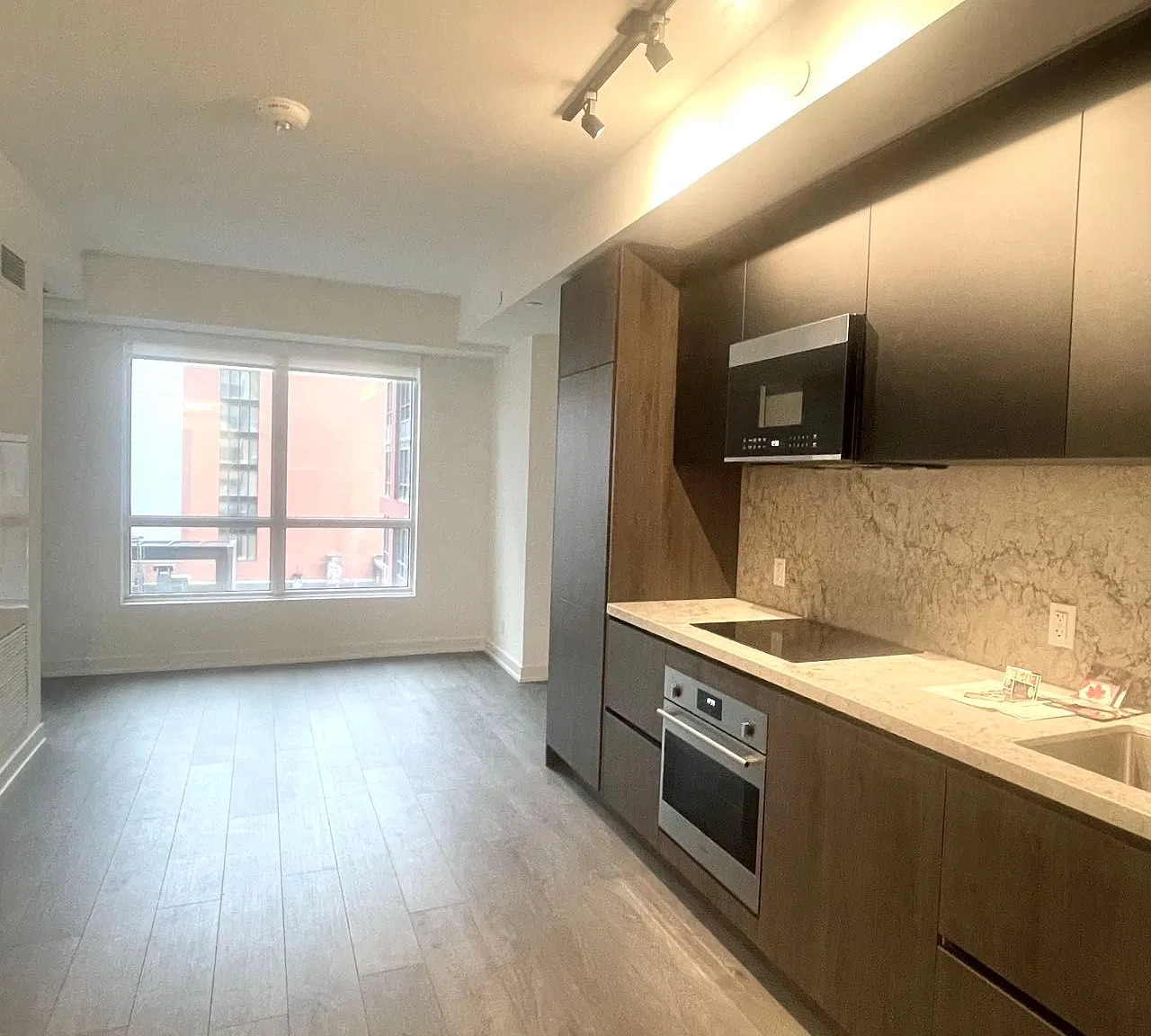 108 Peter St — Photo 4