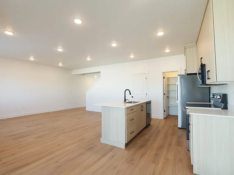 539 N 300 W #0 — Photo 13