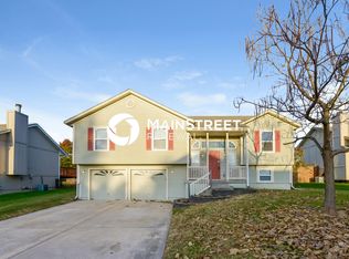410 Cheyenne Dr, Raymore, MO 64083