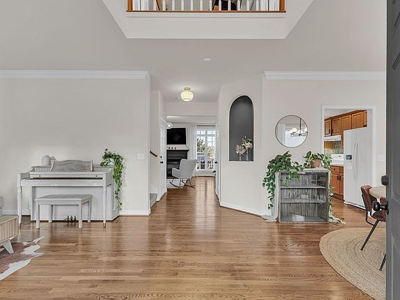 3rd image of 1449 Stoner Rdg